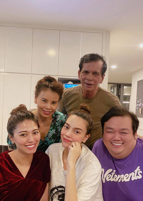 Hình ảnh Ngọc Trinh từng ghé thăm gia đình Hà Hồ.