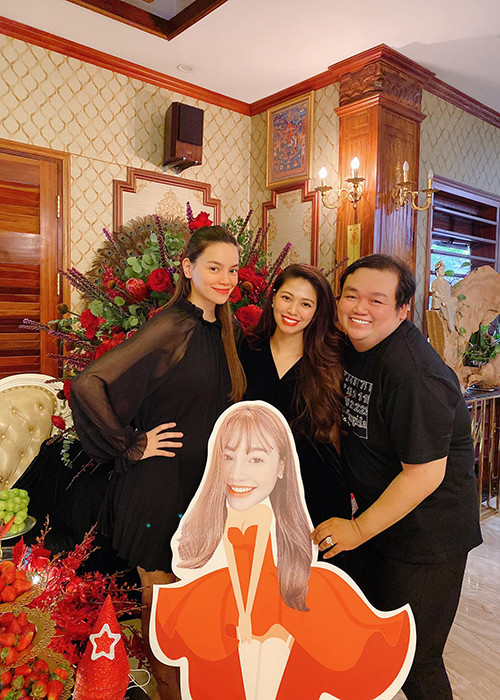 Mới đây, BTV Ngọc Trinh trở thành tâm điểm vì bị tố cố ý gây thương tích. Cô cũng bị tạm đình chỉ công tác tại VTV.