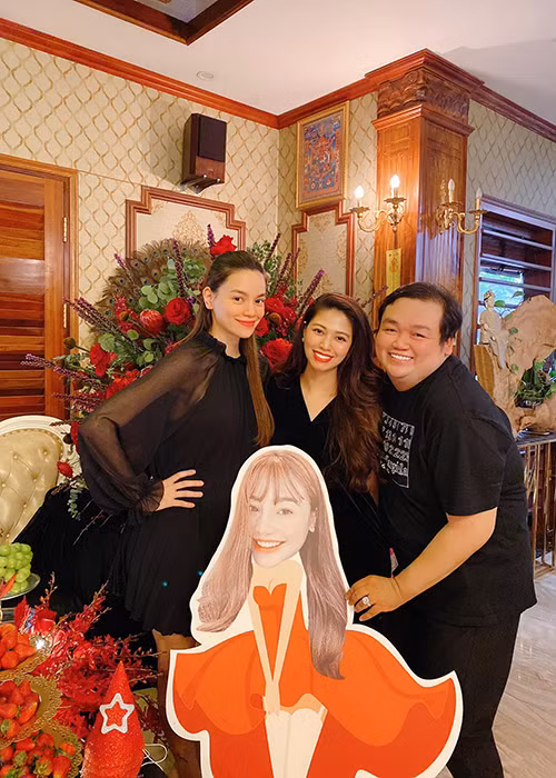 Mới đây, BTV Ngọc Trinh trở thành tâm điểm vì bị tố cố ý gây thương tích. Cô cũng bị tạm đình chỉ công tác tại VTV.