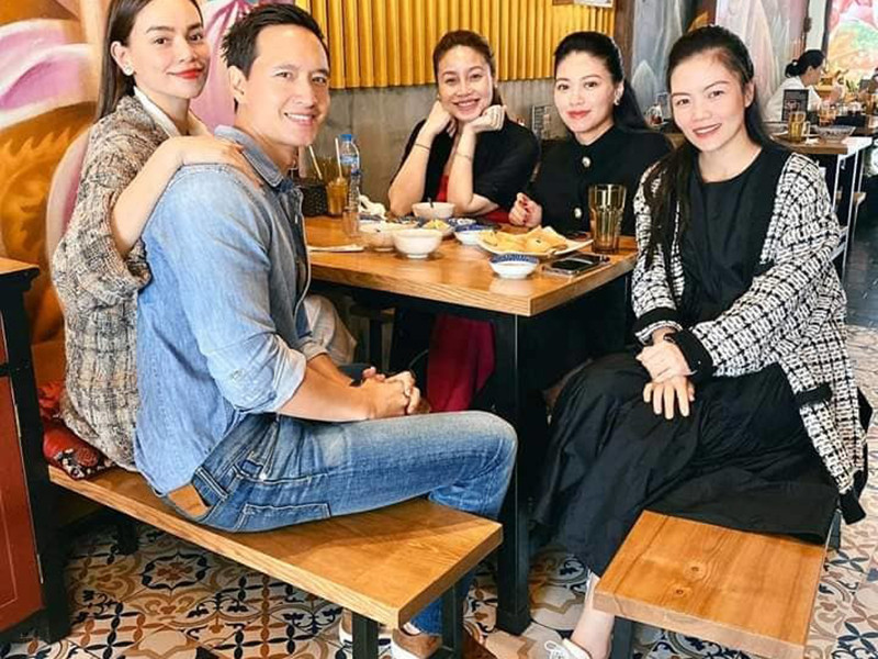 Trên mạng xã hội, Ngọc Trinh và Hồ Ngọc Hà cũng thường xuyên dành lời có cánh cho nhau.