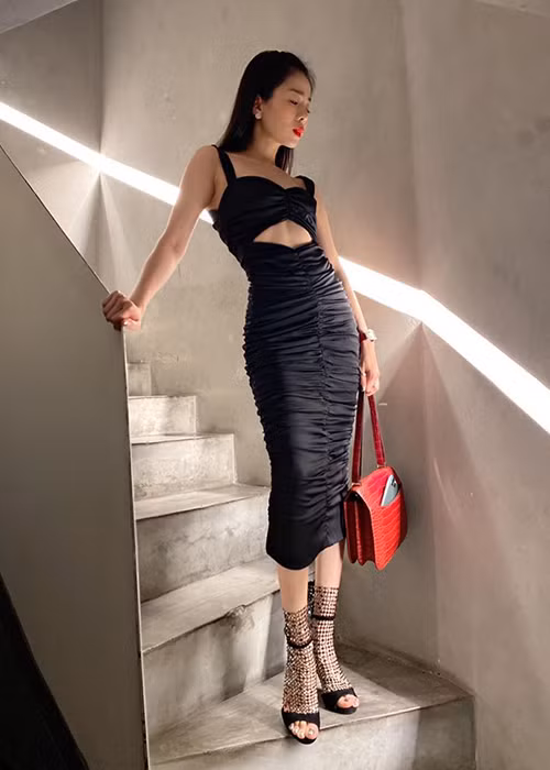 Hình ảnh Lệ Quyên còn luôn gắn liền với đồ hàng hiệu.