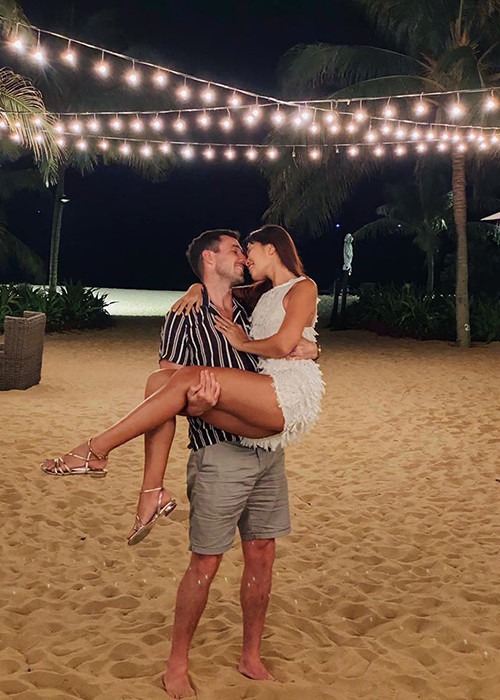 Oliver Dowden sẵn sàng nấu ăn, dọn dẹp, giặt giũ và chăm con.