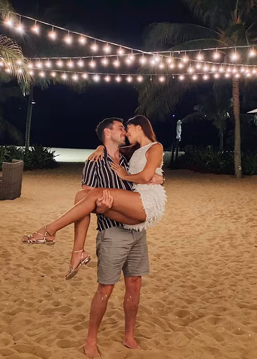 Oliver Dowden sẵn sàng nấu ăn, dọn dẹp, giặt giũ và chăm con.