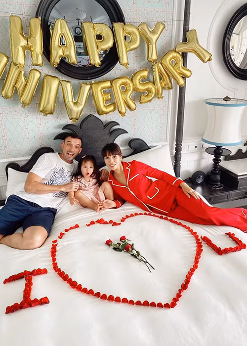 Bé Myla trở thành sợi dây kết nối tình cảm vợ chồng của Hà Anh và Oliver Dowden.