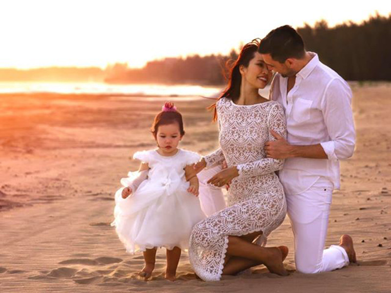 Tuy bận rộn với công việc và chăm sóc con, vợ chồng siêu mẫu vẫn không quên sắp xếp thời gian riêng tư bên nhau.