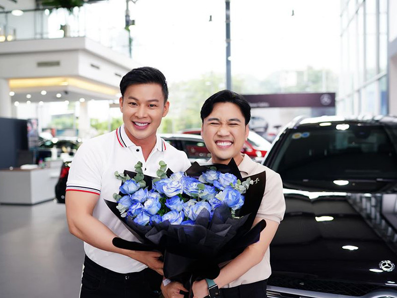 Mai Thanh Tú đã tặng Don Nguyễn chiếc xe hơi mới có giá 1,8 tỷ đồng (chưa bao gồm giấy tờ).