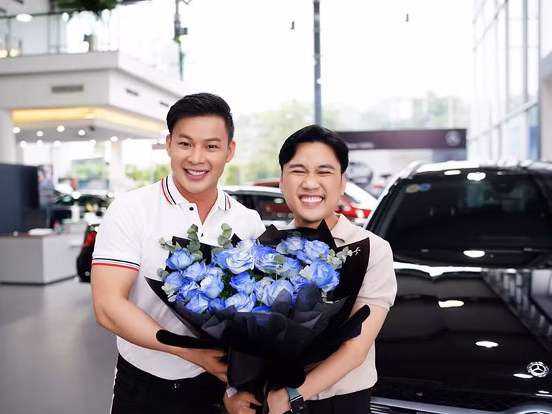 Mai Thanh Tú đã tặng Don Nguyễn chiếc xe hơi mới có giá 1,8 tỷ đồng (chưa bao gồm giấy tờ).