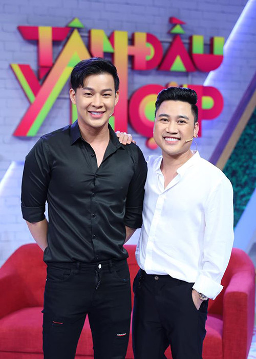 Trước món quà kỷ niệm 10 năm, Don Nguyễn rất bất ngờ vì người yêu giữ bí mật đến phút chót.