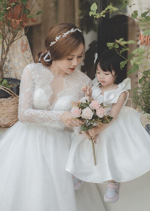 Sau khi ly hôn, cô dành nhiều thời gian chăm sóc cho bản thân và các con, tập trung kinh doanh online.