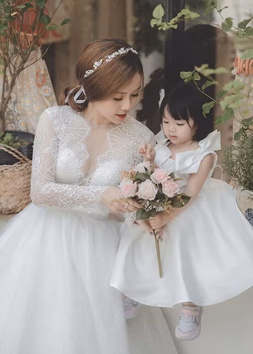 Sau khi ly hôn, cô dành nhiều thời gian chăm sóc cho bản thân và các con, tập trung kinh doanh online.