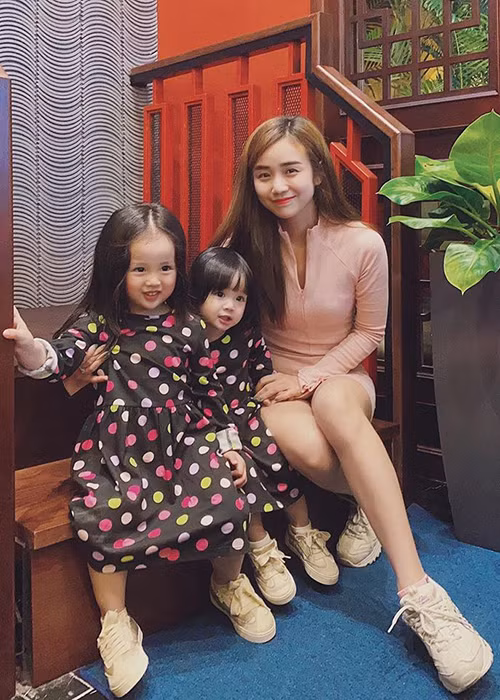 Bảo Ngọc và Hoài Lâm ly hôn chỉ sau một thời gian ngắn chung sống. Trước khi kết hôn, cặp đôi có khoảng thời gian dài yêu nhau.