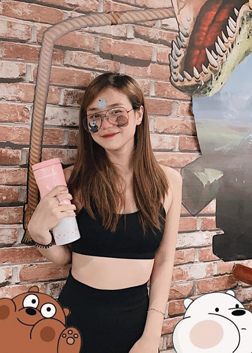 Vóc dáng của Bảo Ngọc vẫn thon gọn như chưa từng sinh nở.