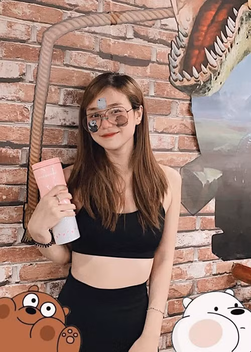 Vóc dáng của Bảo Ngọc vẫn thon gọn như chưa từng sinh nở.