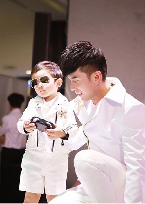 Vợ chồng Đan Trường thường xuyên khoe cuộc sống sang chảnh của con trai.