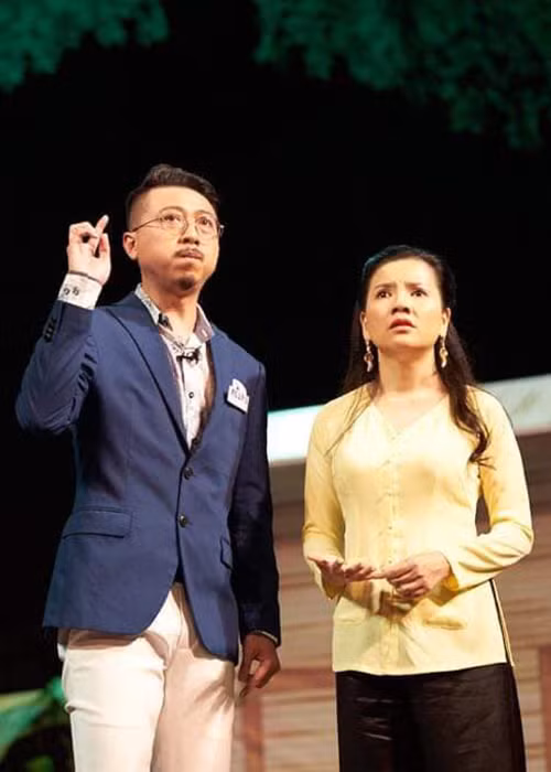 Trong showbiz Việt, diễn viên Ngọc Trinh cũng trùng tên với “nữ hoàng nội y”. Nữ nghệ sĩ đóng phim, diễn kịch, làm đạo diễn và gắn liền với hình ảnh sạch scandal.