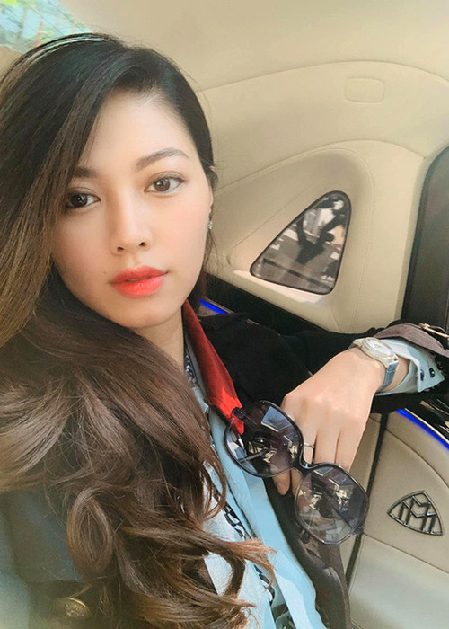 BTV Ngọc Trinh từng vướng một số tin đồn như vào VTV nhờ các mối quan hệ, bí mật lấy chồng, sinh con, có đại gia chống lưng.