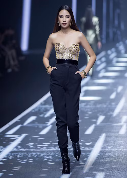 Chân dài đến từ Đà Lạt cá tính, quyến rũ trên sàn diễn.