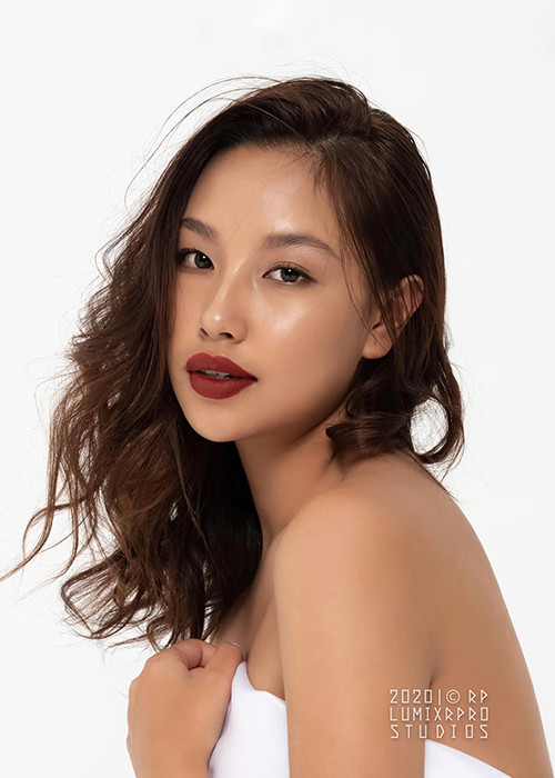 Hình thể chuẩn người mẫu, gương mặt cá tính của 10X khiến nhiều người cho rằng cô phù hợp với tiêu chí của cuộc thi Hoa hậu Hoàn vũ Việt Nam hơn.