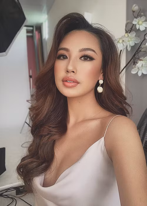 Chân dài đến từ Đà Lạt cao 1m77, sở hữu số đo 3 vòng gợi cảm 85-64-92.