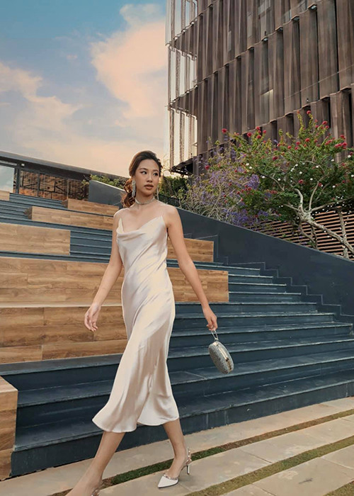 Trên sàn diễn, khi chụp ảnh thời trang hay ở đời thường, Tường Linh đều chuộng phong cách gợi cảm.