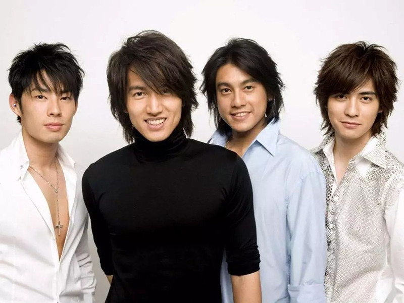 Giống Chu Hiếu Thiên, Ngôn Thừa Húc (thứ hai bên trái) cũng không giữ được ánh hào quang khi F4 tan rã. Ảnh: Zing