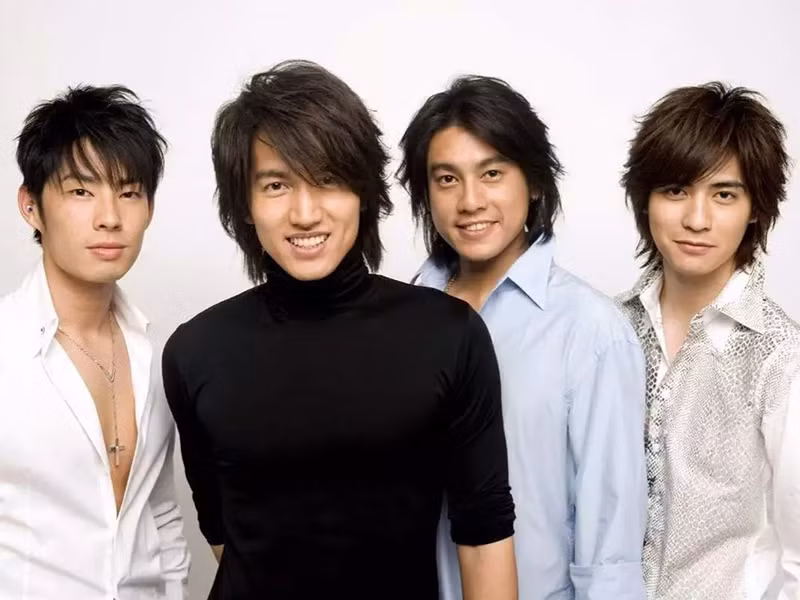 Giống Chu Hiếu Thiên, Ngôn Thừa Húc (thứ hai bên trái) cũng không giữ được ánh hào quang khi F4 tan rã. Ảnh: Zing