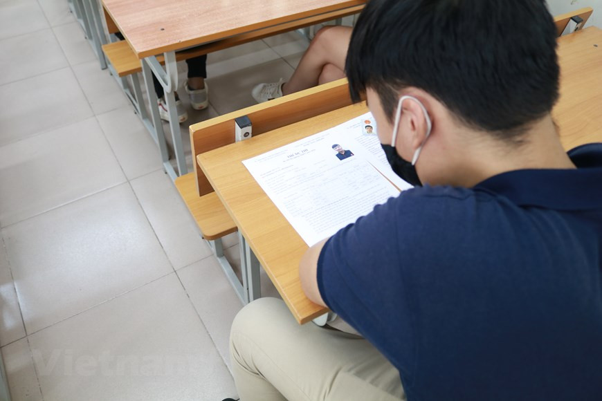 Trong ngày 9/8, thí sinh dự thi môn Ngữ Văn với thời gian làm bài 120 phút trong buổi sáng, sau đó tiếp tục thực hiện bài thi môn Toán ở buổi chiều trong thời gian 90 phút. (Ảnh: Nguyên An/Vietnam+)