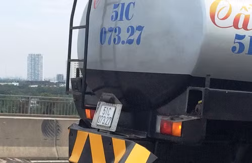 Nhieu nguoi dung tim vi suyt co tham hoa tren Càu Phú Mỹ-Hinh-2