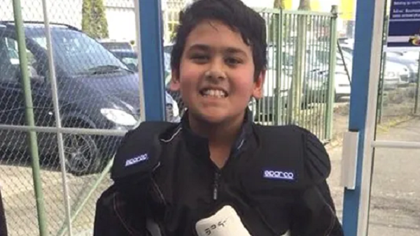 Vào ngày 17/ 7/ 2014, cậu bé 11 tuổi người Hà Lan Miguel Panduwinata chuẩn bị theo chân anh trai 19 tuổi lên chuyến bay MH17 của Malaysia Airlines và bay từ Amsterdam về nhà bà ngoại ở Bali để đi nghỉ. Cậu bé ôm hôn và chào tạm biệt người mẹ Samira trước sự chứng kiến của hải quan.