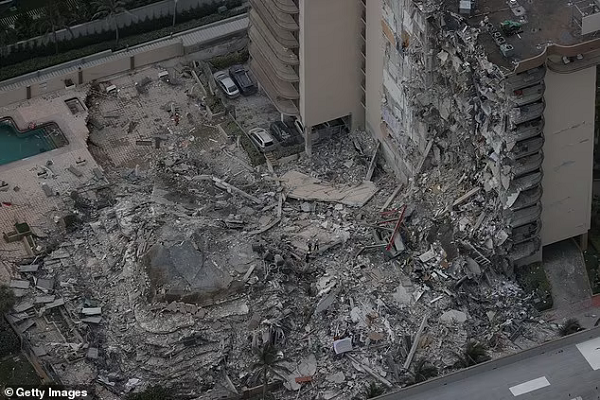 Monteagudo biết rằng cô không thể đi thang máy, vì vậy cô sẽ đi cầu thang bộ thoát hiểm. Trên thực tế, có một lối thoát hiểm ngay bên cạnh căn hộ nơi Monteagudo sống, nhưng cô mới chuyển đến nên không biết, vì vậy Monteagudo đã đi đến dãy cầu thang cách xa cô nhất. Đột nhiên, cô nghe thấy một tiếng động ầm ầm, và tòa tháp cô đang sống sụp đổ. Nếu Monteagudo đi cầu thang bộ gần căn hộ của cô nhất, có lẽ cô sẽ bị đè bẹp bên trong.