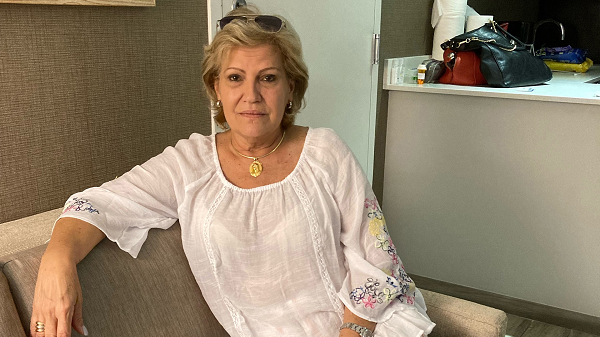 Vào hôm đó, cô Monteagudo không uống thuốc để đi ngủ như mọi khi. Khoảng 1 giờ sáng, cô bất thình lình bị đánh thức vì gió quá lớn. Cô bỗng hốt hoảng khi nhìn thấy một vết nứt trên trần nhà. Một giọng nói vang lên: “Chạy đi! Ngươi phải chạy thật nhanh mới có thể giữ được mạng của mình!”. Monteagudo liền lao ra khỏi căn hộ!