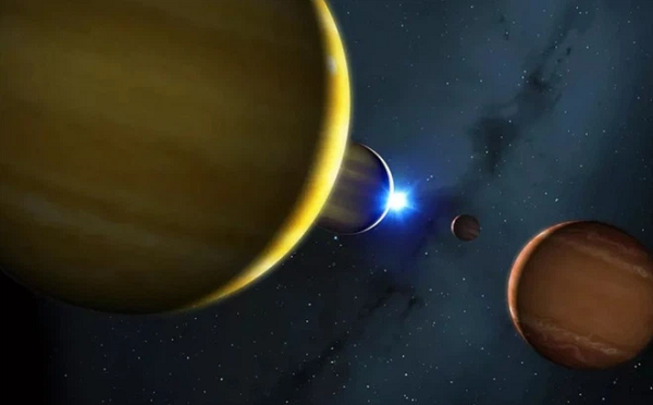 Hai hành tinh nằm ngoài cùng, Sao Thiên Vương và Sao Hải Vương có thành phần chính từ băng, như nước, amoniac và metal, và đôi khi người ta lại phân loại chúng thành các hành tinh băng khổng lồ.