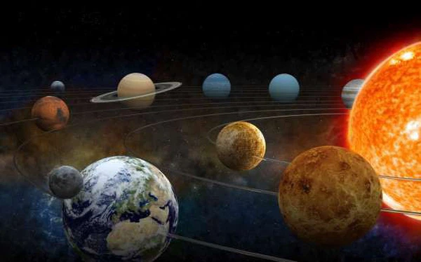 Nhóm nghiên cứu của giáo sư Opher cung cấp hình ảnh một bong bóng méo mó, trong khi một số mô hình khác từ các nhóm nghiên cứu khác cho thấy nó có thể có hình dáng thuôn dài hơn hoặc có đuôi như sao chổi.