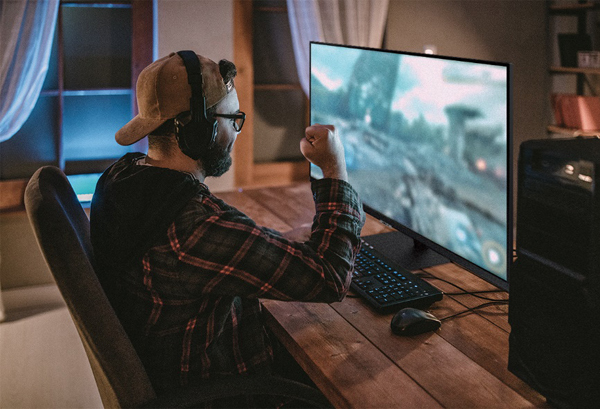 Người dùng không cần kết nối internet để xem, chỉnh sửa và lưu tài liệu. Màn hình sẽ phát trực tuyến nội dung từ Netflix, HBO và YouTube bằng Smart Hub của Samsung. M7 được bán trên samsung.com với mức giá khởi điểm 449,99 USD. Đây là một trong những công nghệ tiên tiến được dự đoán sẽ ra mắt trong năm 2022.