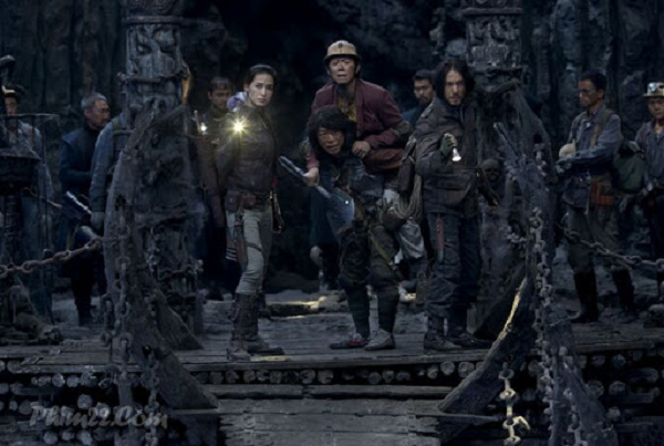 Lúc kẻ trộm vô tình động vào bức tường sẽ tạo ra một lỗ hở khiến bức tường đổ sập và cát tràn vào. Chỉ trong thời gian ngắn, những tên trộm mộ sẽ bị vùi chết trong căn phòng đầy cát. Nhờ vậy, di hài người quá cố cùng cổ vật sẽ an toàn trong phòng chôn cất khác.