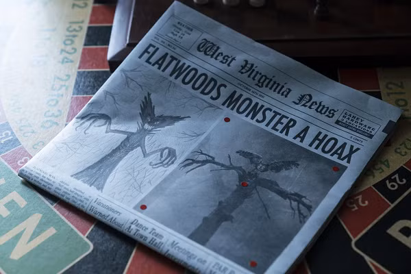 Sau sự cố ngày 12 tháng 9, một cảnh tượng bí ẩn khác đã được ghi lại ở Flatwoods. Theo câu chuyện đó, Edith và George Snitowsky cùng với cậu con trai 18 tháng tuổi của họ đang đi qua vùng nông thôn giữa Braxton và Clay County. Đột nhiên, xe của họ dừng lại. Snitowsky cố khởi động xe nhưng mọi nỗ lực của ông đều vô ích. Vì trời đã về đêm nên con đường hoàn toàn vắng vẻ.