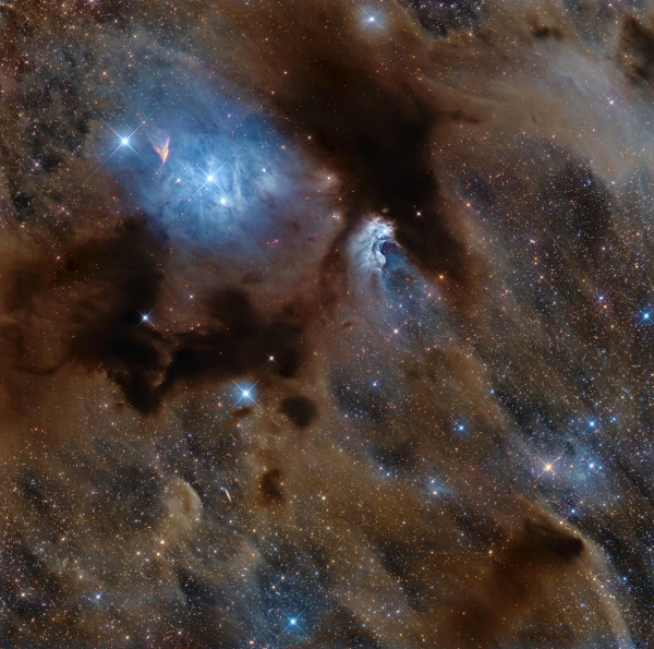 Tinh vân hiểu đơn giản là các đám mây khí và bụi trong không gian. Do trước đây với các kính thiên văn quang học còn kém, các nhà thiên văn đã xác định và đặt tên cho một số tinh vân mà thực chất chúng không phải các đám khí bụi mà là cả một thiên hà.