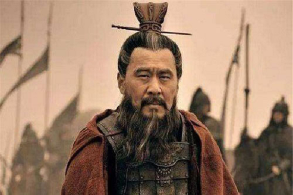 1 cặp giản vốn là vũ khí ngắn, phóng tầm xa, có chức năng tương tự như loại lao được sử dụng ở châu Âu cổ đại. Giản là loại vũ vô cùng lợi hại, nguy hiểm, khi phóng đi, nó có thể dễ dàng xuyên thủng áo giáp hoặc lá chắn và gây sát thương cho đối thủ. Binh khí này rất thuận lợi trong mã chiến.