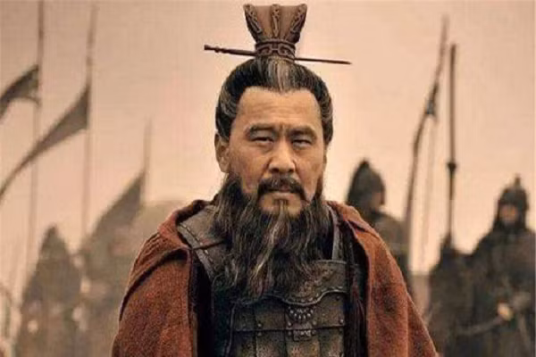 1 cặp giản vốn là vũ khí ngắn, phóng tầm xa, có chức năng tương tự như loại lao được sử dụng ở châu Âu cổ đại. Giản là loại vũ vô cùng lợi hại, nguy hiểm, khi phóng đi, nó có thể dễ dàng xuyên thủng áo giáp hoặc lá chắn và gây sát thương cho đối thủ. Binh khí này rất thuận lợi trong mã chiến.