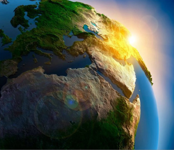 Quá trình ngưng tụ hơi nước cùng với việc băng và nước ở dạng lỏng được các sao chổi, thiên thạch cũng như các tiền hành tinh lớn hơn vận chuyển tới bề mặt Trái đất đã tạo ra các đại dương.