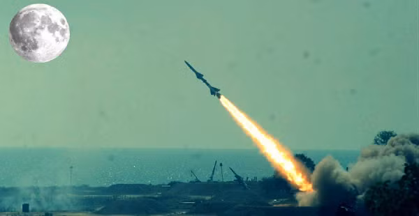 Ông cho biết các vật thể lạ không xác định (UFO) này được nhìn thấy bay lượn lờ phía trên các buổi thử nghiệm vũ khí hạt nhân đầu tiên trên thế giới do chính phủ Mỹ tiến hành vào ngày 16/7/1945 tại vùng sa mạc White Sands ở bang New Mexico.