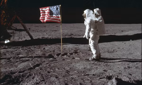 “Họ muốn tìm hiểu khả năng quân sự của chúng ta. Theo những gì tôi nắm được thông qua trò chuyện với các nguồn tin, rõ ràng người ngoài hành tinh đã cố ngăn chúng ta tiến hành chiến tranh và giúp duy trì hòa bình trên Trái đất”, ông Mitchell kể lại.