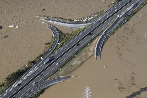 Vào tháng 10/ 2019, Nhật Bản đã phải hứng chịu một trong những cơn bão mạnh nhất đổ bộ vào nước này trong nhiều thập kỷ - bão Hagibis. Gió giật đạt tới 225km/h khiến nhiều con sông vỡ bờ, gây ngập lụt nhiều tỉnh thành. Có khoảng nửa triệu ngôi nhà bị cắt điện.