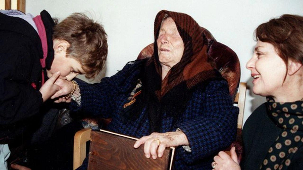 Giật mình Vanga tiên tri thế giới 2022: Chủng virus chết người sống dậy? Giat minh Vanga tien tri the gioi 2022: Chung virus chet nguoi song day?