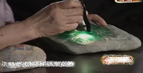 Nếu như tìm được tảng đá thực sự là ngọc thì người mua được coi là trúng lớn, bởi ngọc có thể chế tạo thành nhiều món trang sức đắt giá. Ngược lại, nếu bên trong chỉ là đá thì chủ nhân coi như mất trắng.