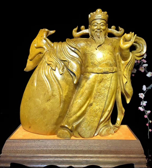 Gỗ Kim Tơ Nam mộc âm trầm nghìn năm là loại gỗ phát sinh biến dị tự nhiên từ 2.000 cho tới hàng vạn năm trước do bị lũ lụt, động đất cuốn trôi.