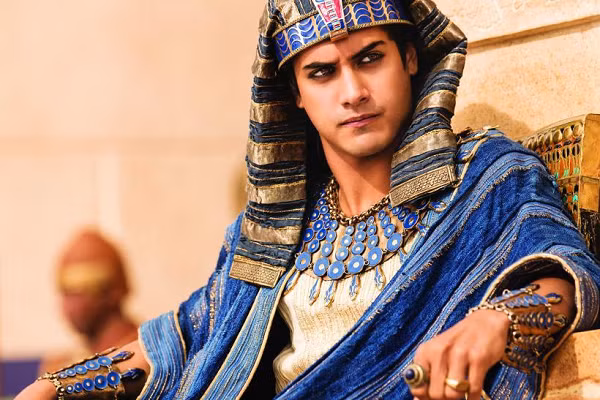 Sau đó, Alan Lee liên tục hồi ức lại tới 16 tiền kiếp của mình. Và ông không chỉ có thể nói được ngôn ngữ của kiếp sống đó, mà thậm chí còn có thể viết ra văn tự.