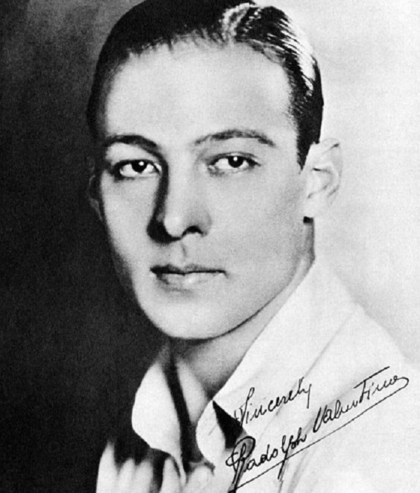 Tiến sĩ Mordes đã kiểm tra sau đó và phát hiện ra rằng thực sự có một vị Pha-ra-ông như vậy. Sau đó Alan Lee tiếp tục ngao du trong một kiếp luân hồi khác, đột nhiên nói một thứ ngôn ngữ kỳ lạ, với thái độ thập phần ngạo mạn, và ánh mắt bất khả xâm phạm.