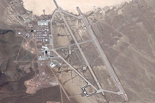 Tại một nơi gọi là Vịnh Galileo, Burish có thể nhìn thấy nhiều kiểu phi thuyền khác nhau. Một trong số đó là phi thuyền Bob Lassar, tên một nhân viên cũ của NASA đã tạo nên Mật khu 51 được biết đến trong những năm 1980. Một con tàu khác ông thấy chính là chiếc gặp nạn ở Roswell năm 1947.