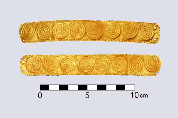 Lí giải cho việc tại sao một, xuất hiện ở Đảo Síp Mới, các nhà khảo cổ cho rằng đây là trung tâm của những tuyến đường biển thương mại thời đại đồ đồng.